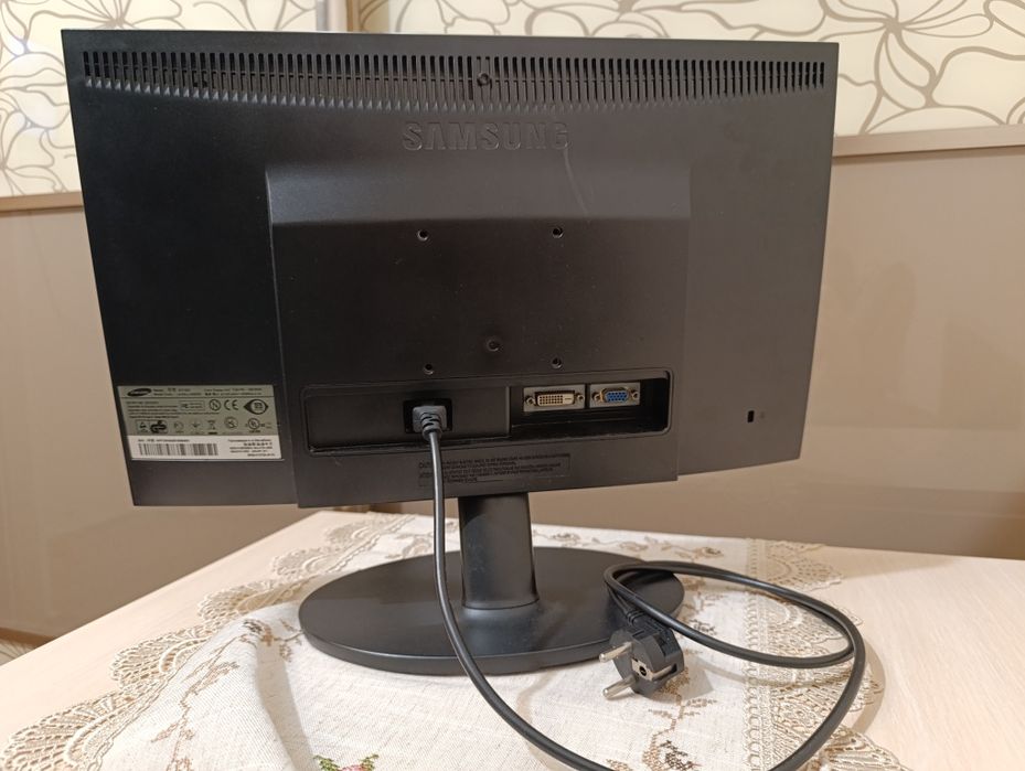 Монітор 18,5" Samsung SyncMaster EX1920