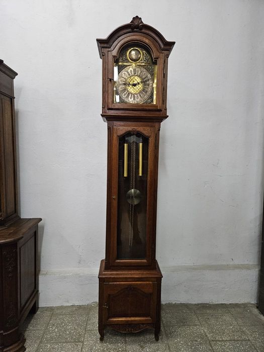 Stojący francuski zegar ludwikowski /