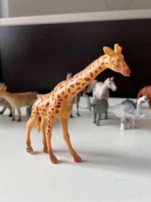 Іграшки звірі фігурки