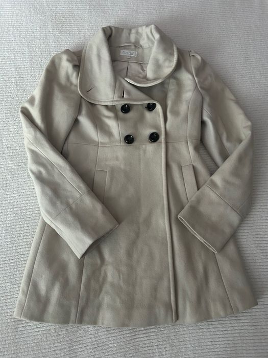 Wełniany płaszcz damski elegancki kokardka beżowy stylowy