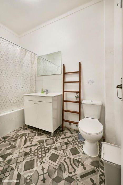 Quarto - localizado em Benfica Lisbon