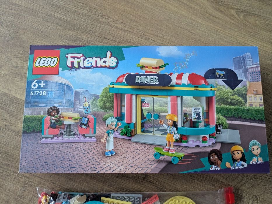 LEGO Friends 41728 Bar w śródmieściu Heartlake