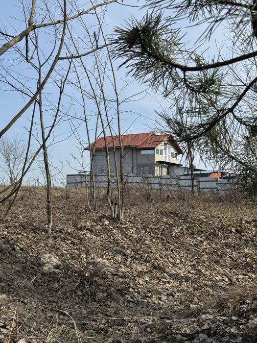 Земельна ділянка 10 соток у центрі Дмитрівки біля озер