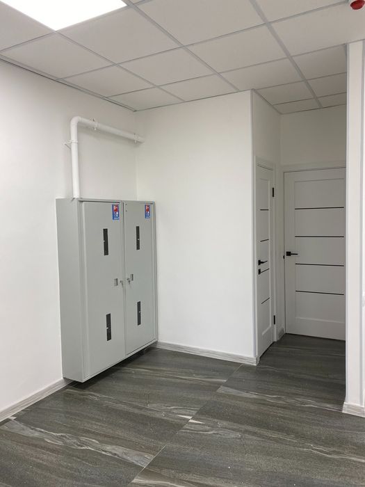 Оренда приміщення 34.2 кв.м  під салон,офіс,Позняки, вул Пчілки 7