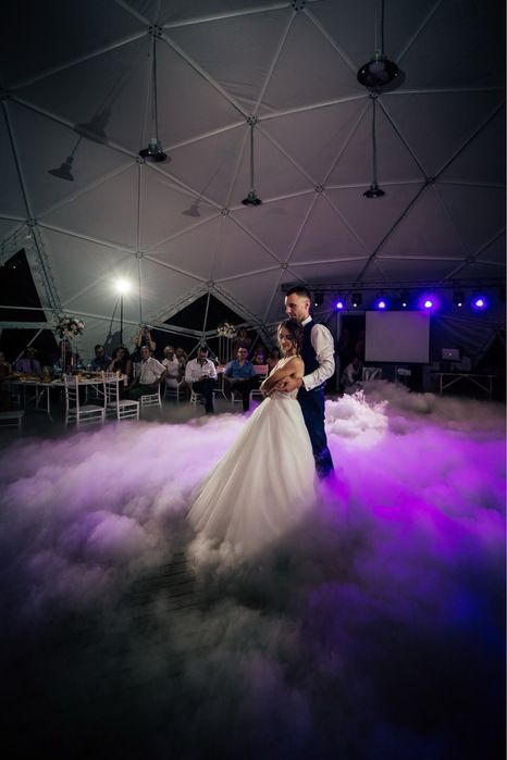 Aluguer de máquina de fumo rasteiro profissional de alta potência para casamentos, aniversários, festas privadas e eventos corporativos