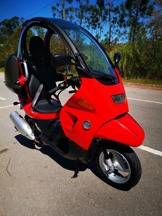 Honda Silverwing 600 e BMW C1 Vendo as duas por 8700  "como  novas"