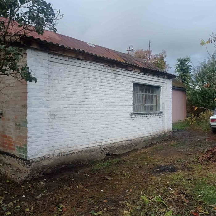 Продається пів будинку.