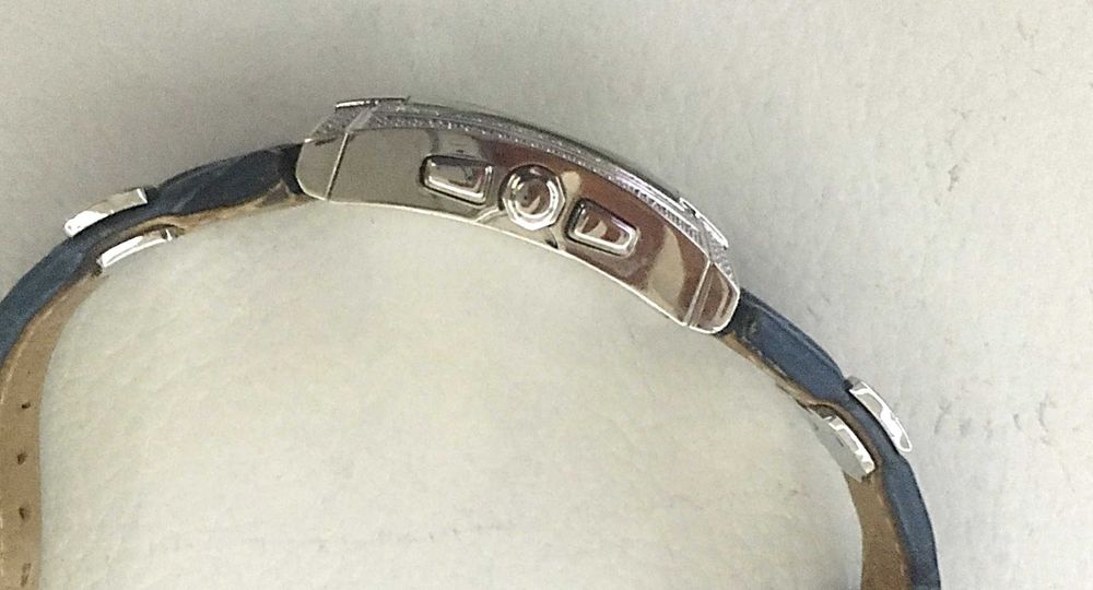 Relógio cronógrafo quartzo, caixa em aço diamantes na luneta