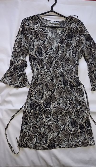 Сукня зміїний принт