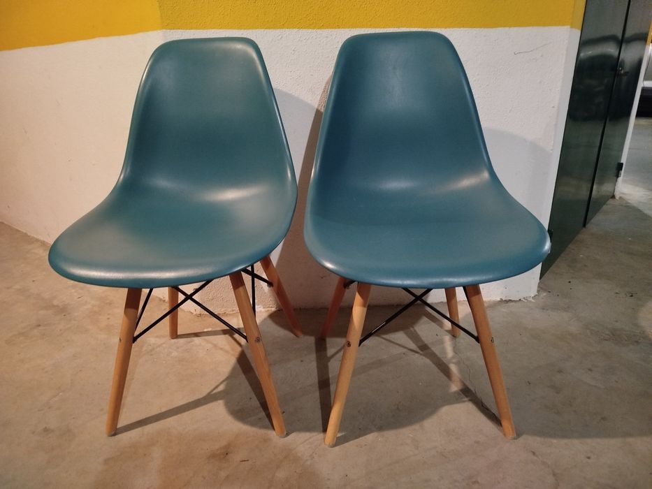 2 cadeiras estilo Eames dsw