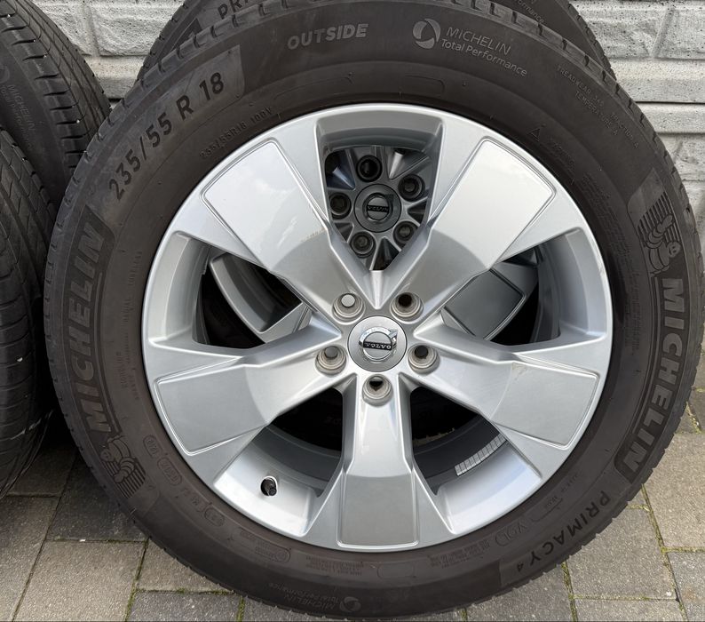 Oryginał felgi Volvo R-design 5x108 7,5J ET50 XC40 XC60 235/55R18 lato