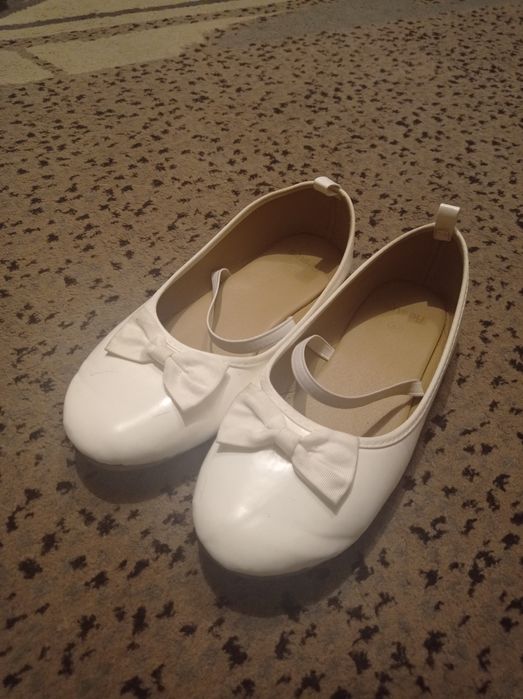Pantofelki białe