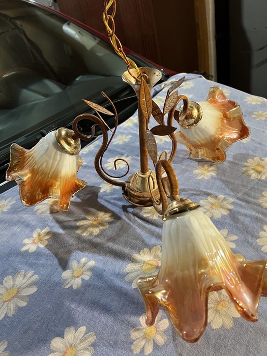 Люстра на три плафони