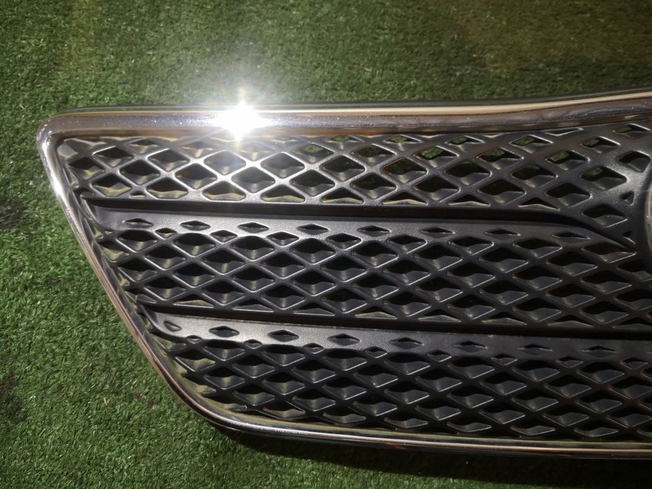 Toyota Corolla E12 atrapa gril