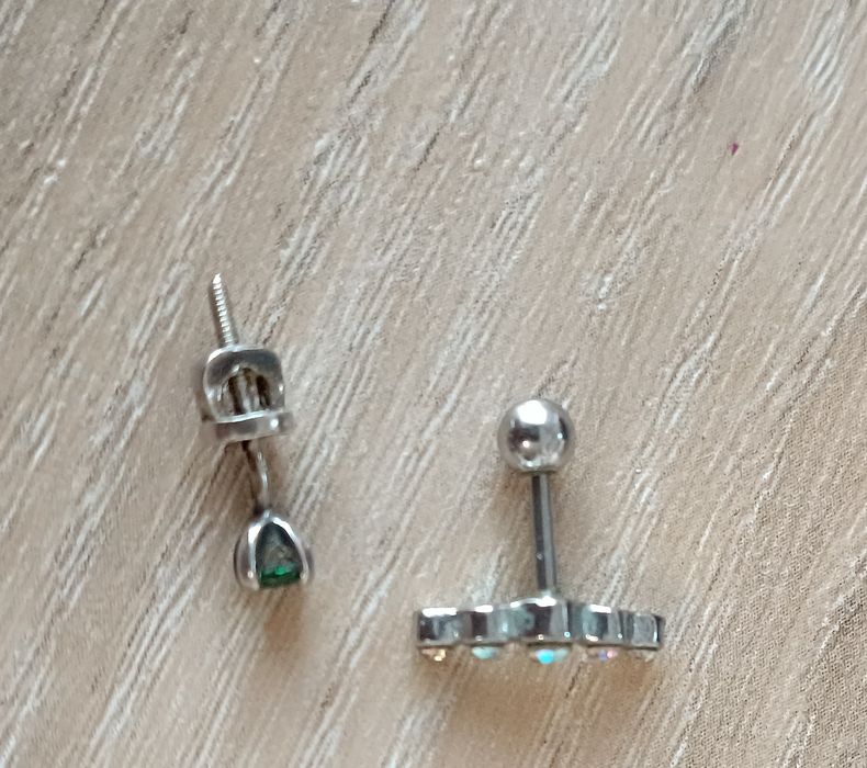 Сережки пирсинг изумруд хеликс серебро срібло