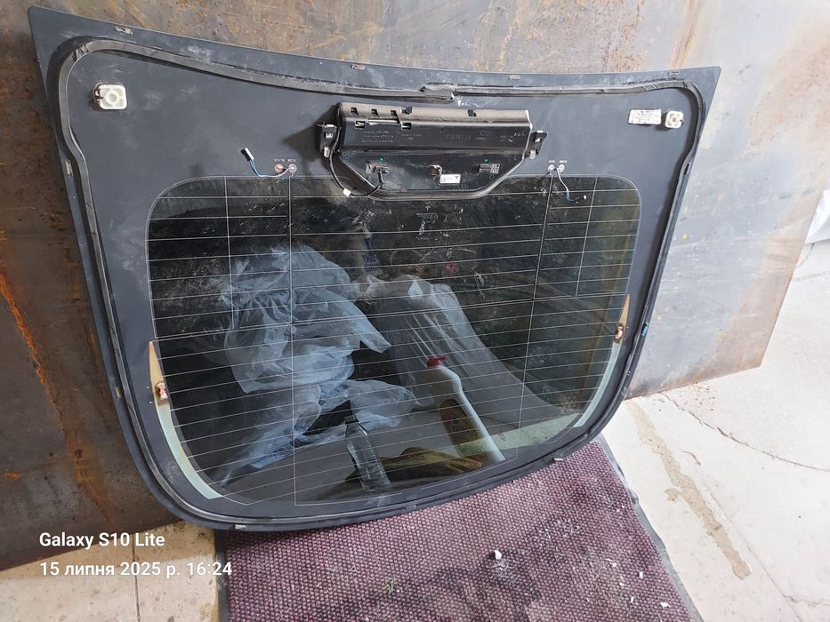 Скло заднє  Tesla