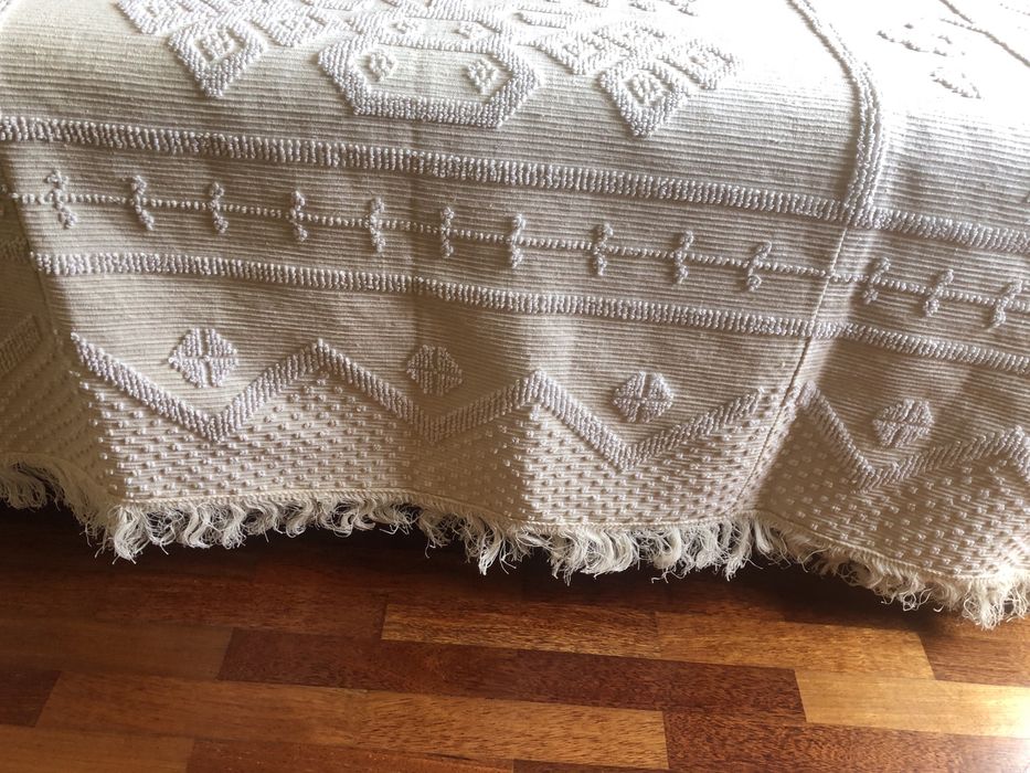 Colcha cama de casal bordados da Lixa