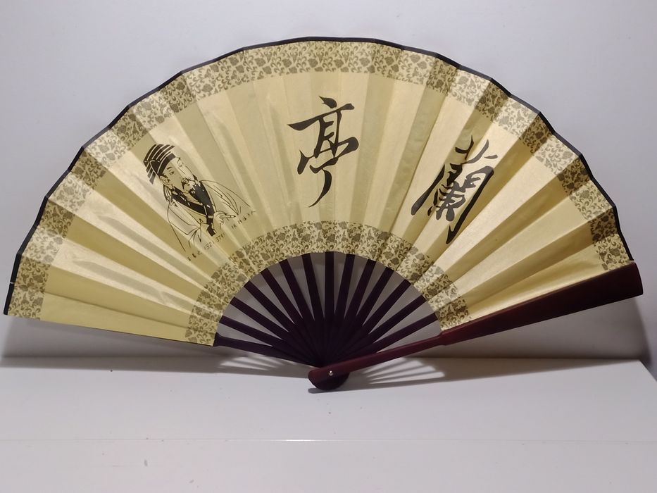 Leque em tecido de seda