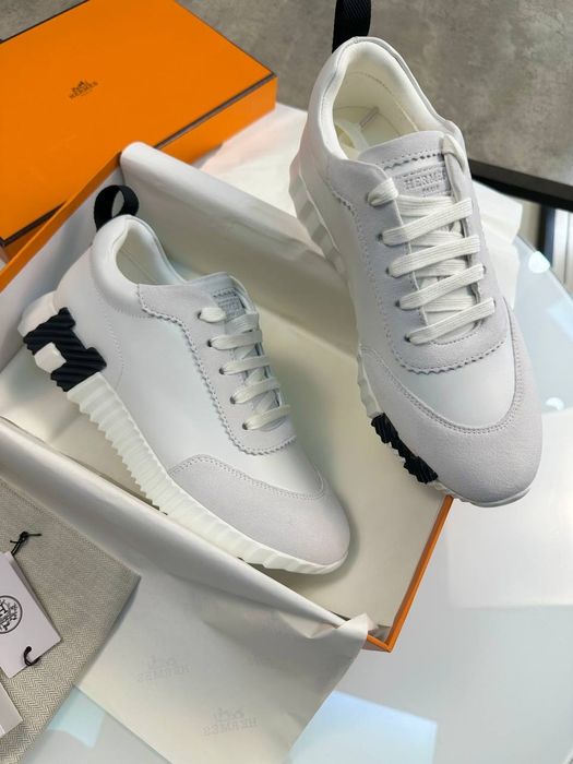 Кросівки Hermes, багато