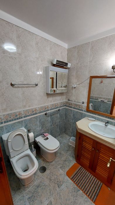 Quarto a  estudante ou professor(a)a