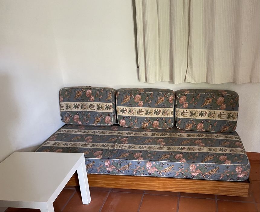 Camas-sofa , em pinho maciço