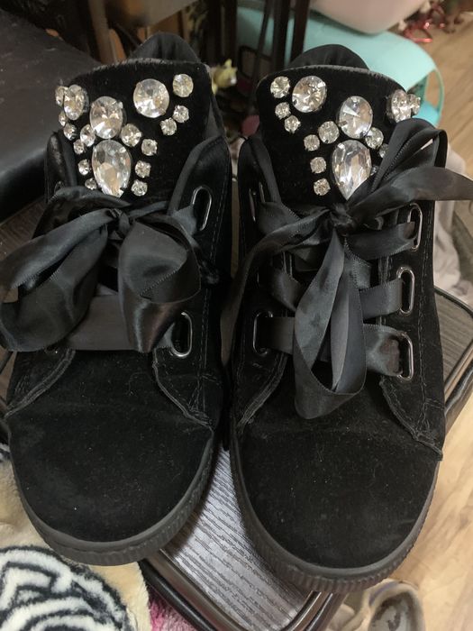 Красивые бархатные кеды