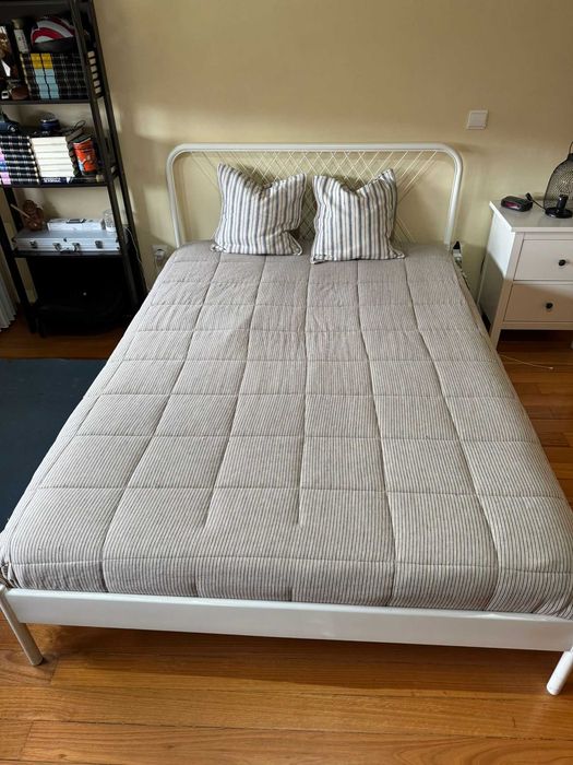 Cama de metal + colchão - ótimo estado - Mudança de casa