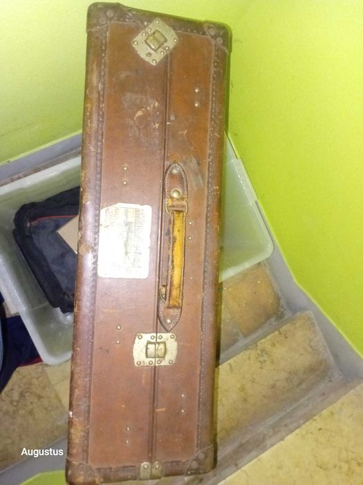 Mala antiga de viagem