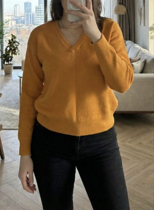 ciepły miękki elegancki pomarańczowy sweter z dekoltem V M