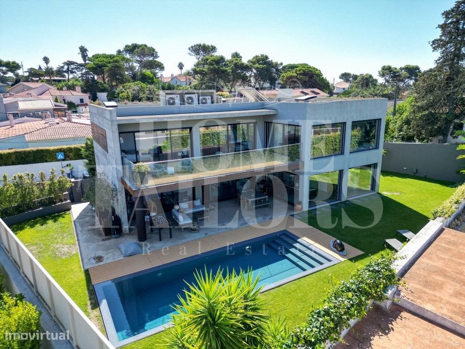 Moradia independente com salão de 61 + 22 m2 , com jardim e piscina...