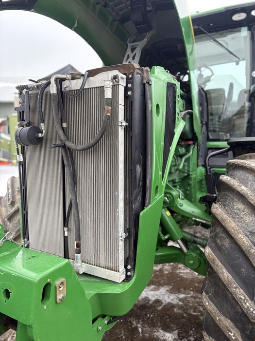 трактор John Deere 8335R
