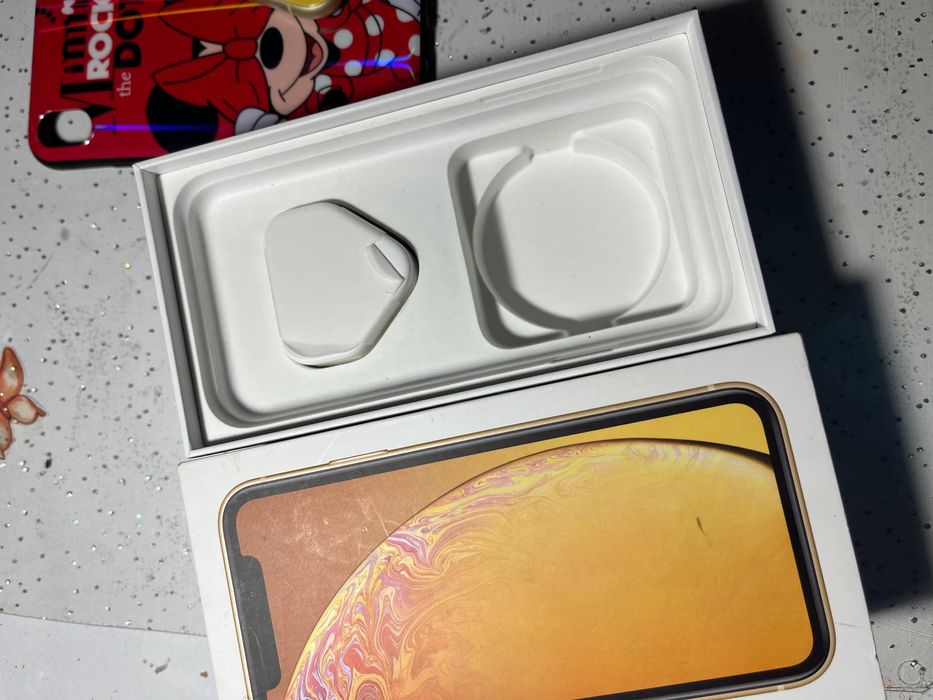 Продам iPhone XR