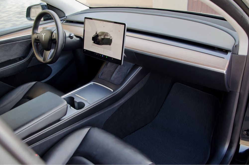 Продам Tesla Model Y