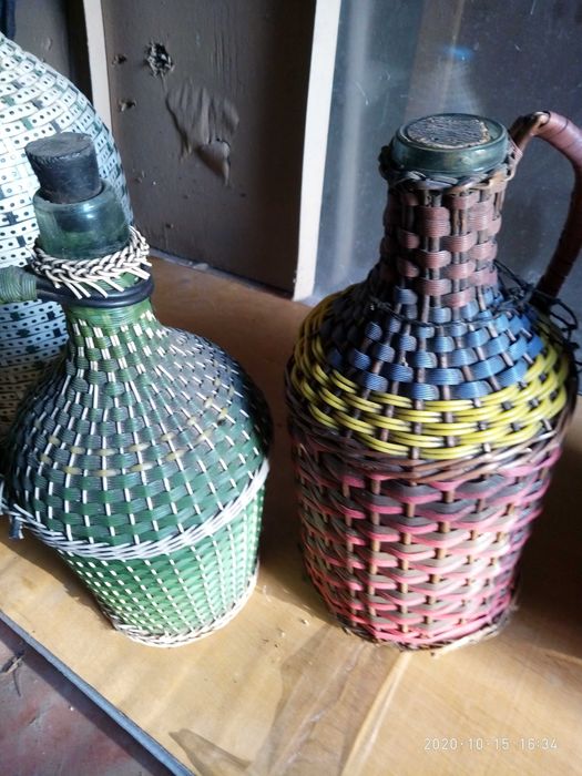 Бутилі скляні різні 3 5 10 літров в обплетке    графини