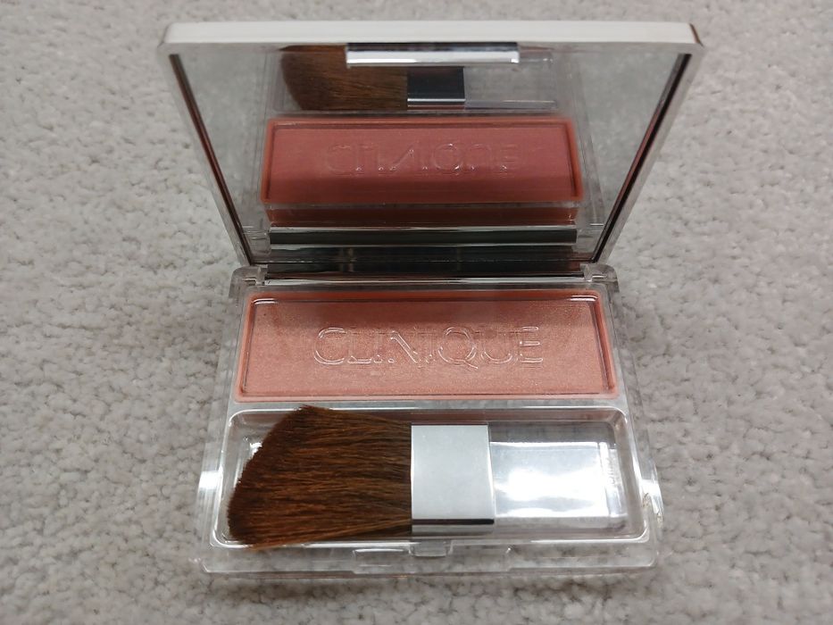 CLINIQUE Blushing Blush Powder Blush Róż do policzków
Blushing Blush