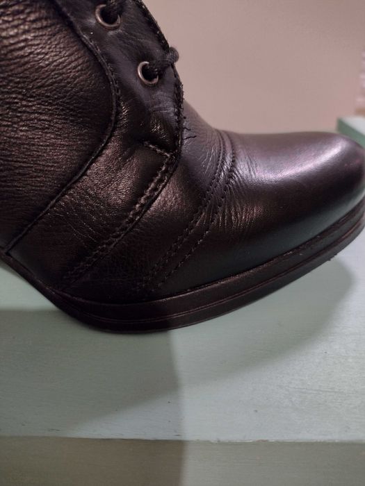 Botki czarne ze skóry naturalnej firmy Lasocki, rozmiar 38