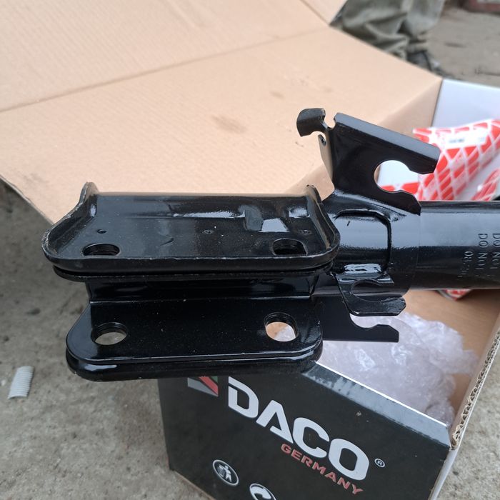 Daco amortyzator Mercedes  pzód