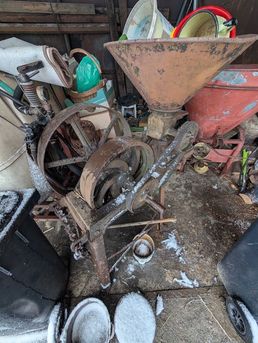 Stary gniotownik, śrutownik do zboża