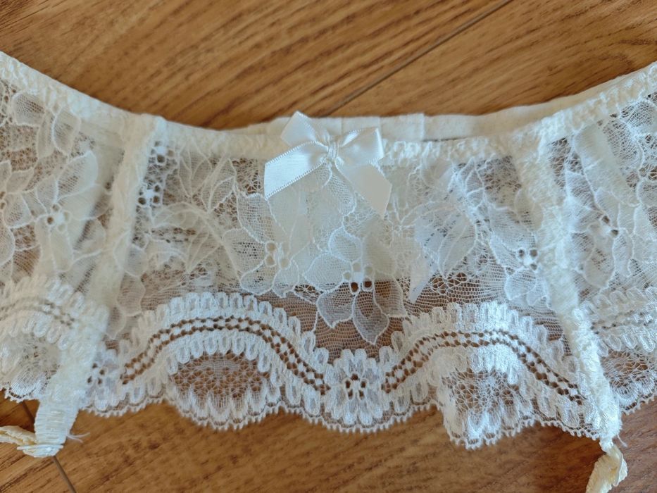 Koronkowy pas do pończoch z kokardką, Simone Perel, rozmiar M - 2 se