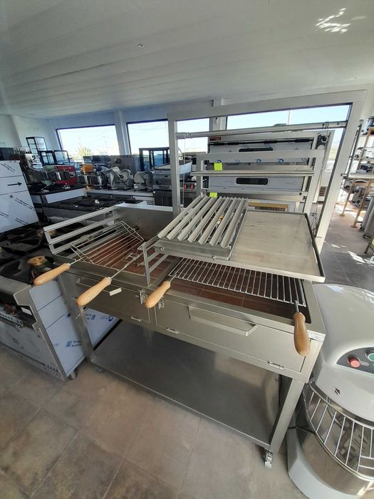 Grelhador a carvão em Inox