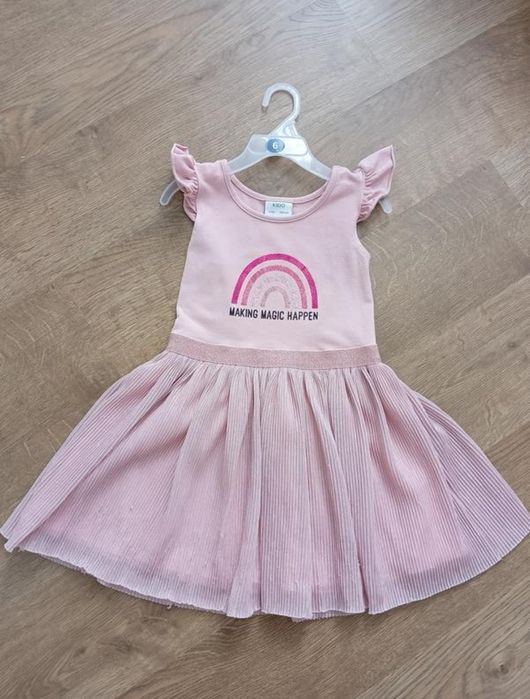 Сукні на дівчинку.