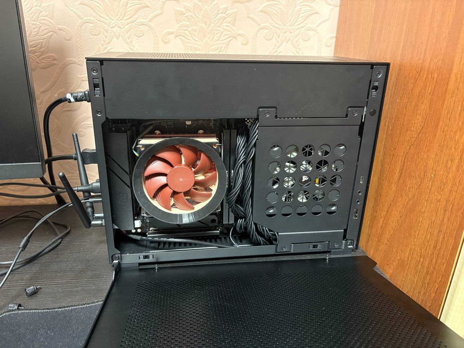 Mini-ITX ПК (Lian Li Dan A4-H20, 7800X3D, 5070 Ti, DDR5)