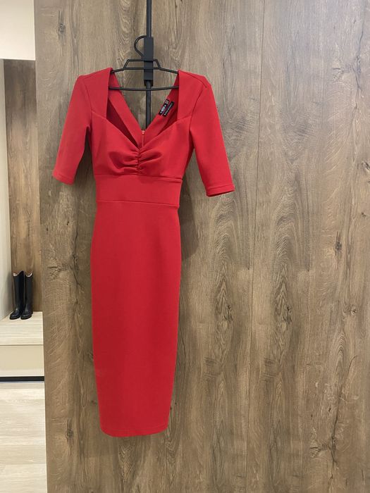 Шикарне плаття-футляр