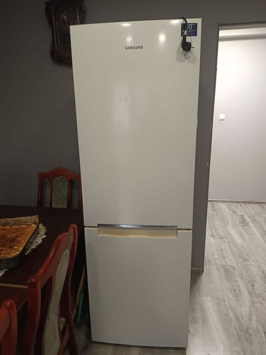 Lodówka Samsung uszkodzona na części