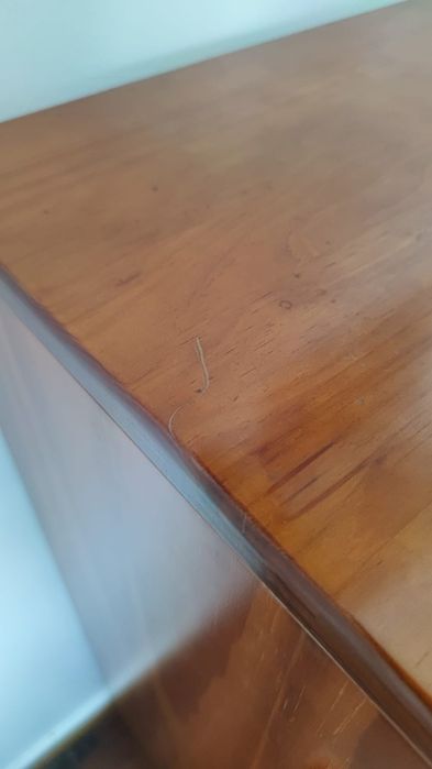 Cama de solteiro, com colchão, 2 mesa de cabeceira e móvel camiseiro