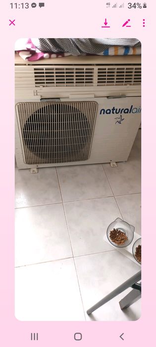 Ar condicionado em bom estado  retirado de uma pastelaria