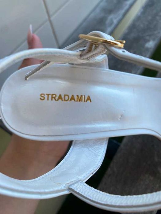 Sandália branca Stradamia