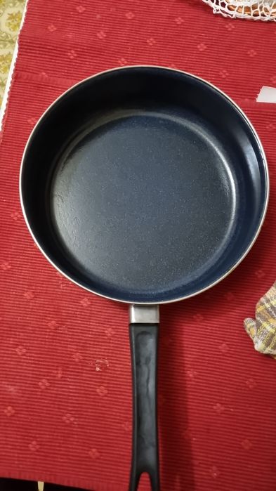 Сковорода пательня емальована