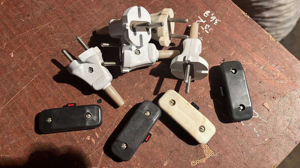 Вилка електрична 220 Вольт