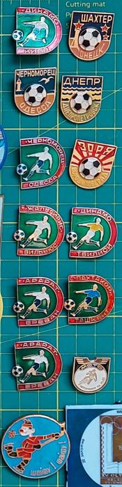 Квитки білети на футбол Динамо, збірна України період 1997-2012 значки